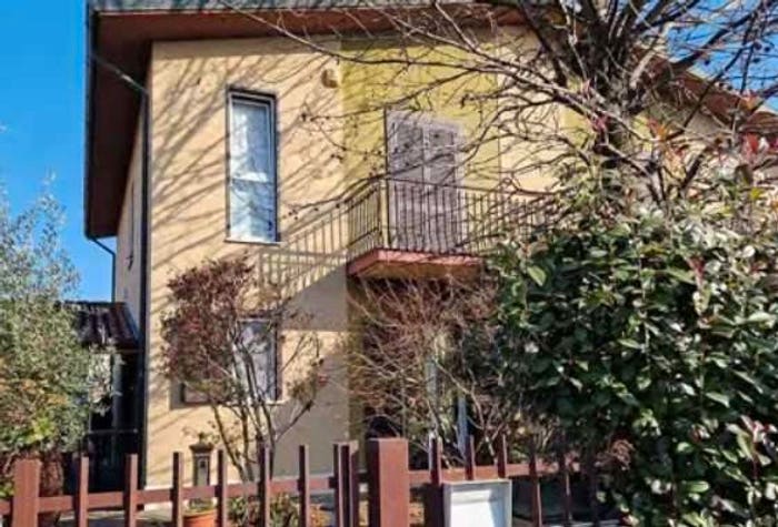 Casa con 6 locali in vendita in Via A Mantegna, Centro, Inveruno