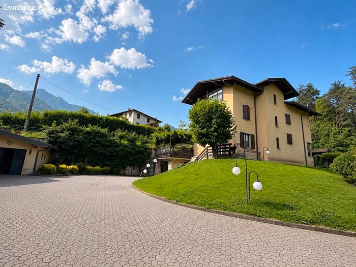 Casa con 6 locali in vendita in Via A Manzoni, Centro, Clusone