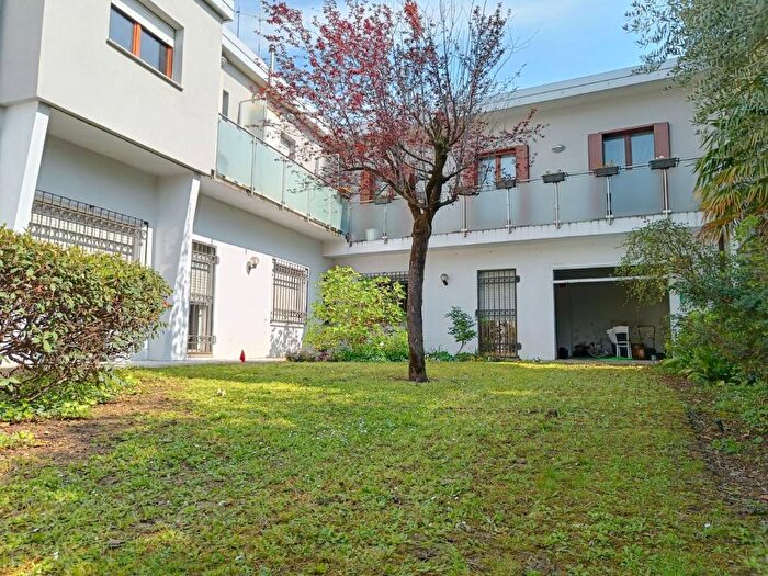 Appartamento con 5 locali in vendita in Viale Venezia, Viale Venezia Cormor, Udine