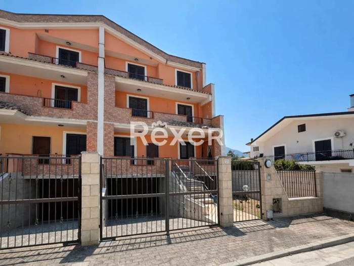 Casa con 6 locali in vendita in Via Anterria, Telese Terme