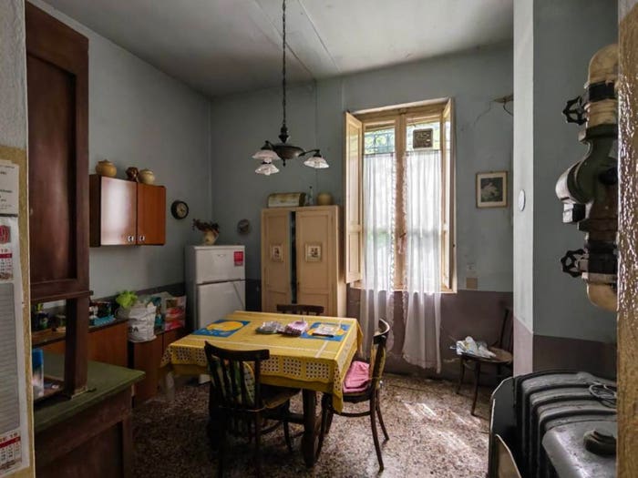 Casa con 6 locali in vendita in Via Garlazzolo, Codevilla