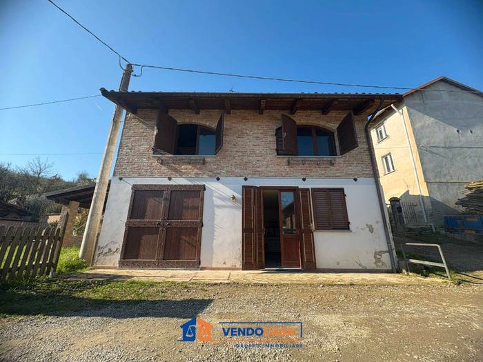 Casa trilocale in vendita in Frazione Garbazzola, Calamandrana