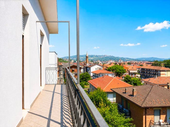 Casa quadrilocale in vendita in Via Guido Chiampo, Corso Langhe Moretta Corso Cortemilia, Alba