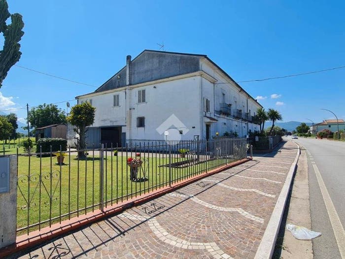 Casa con 6 locali in vendita in Via Nazionale, Dugenta
