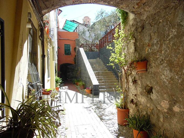 Appartamento bilocale in vendita in Piazza Colletta, Centro Storico, Ventimiglia