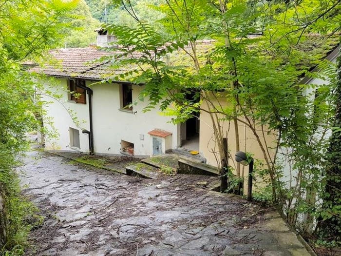 Casa bilocale in vendita in Località Castello Laino CO Italia, Laino