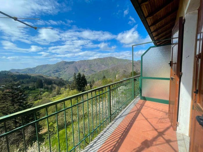 Appartamento quadrilocale in vendita in Via Montemozzo, Borzonasca
