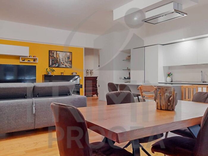 Appartamento quadrilocale in vendita in Via di Donna Olimpia, Monteverde Vecchio, Roma