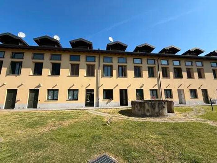 Appartamento bilocale in vendita in Via Giuseppe Mazzini, Luvinate