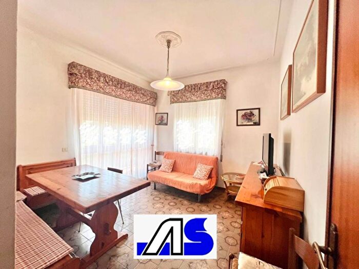 Appartamento quadrilocale in vendita in Via Fossa dell'Abate, Lido di Camaiore, Camaiore