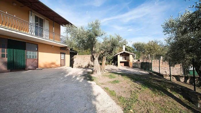 Casa con 6 locali in vendita in Località Cucciale, Caprarola