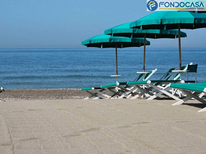 Appartamento bilocale in vendita in Via Marietta, Cinquale, Montignoso