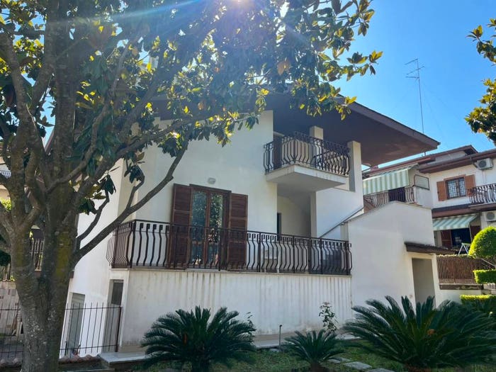 Casa con 6 locali in vendita in Via Reatina, Centro, Mentana