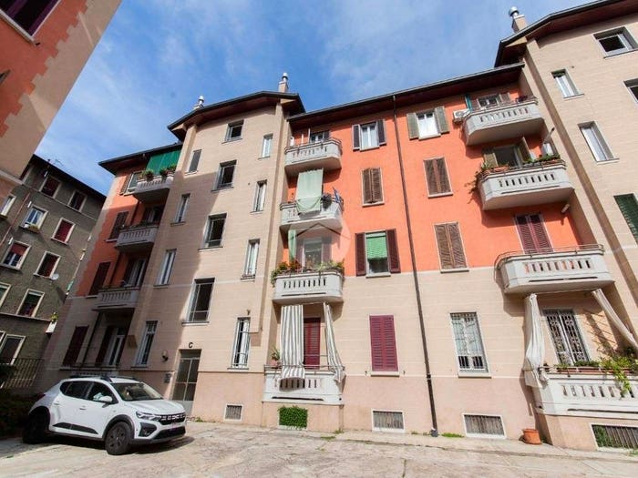 Appartamento trilocale in vendita in Piazza Prealpi, Certosa, Milano