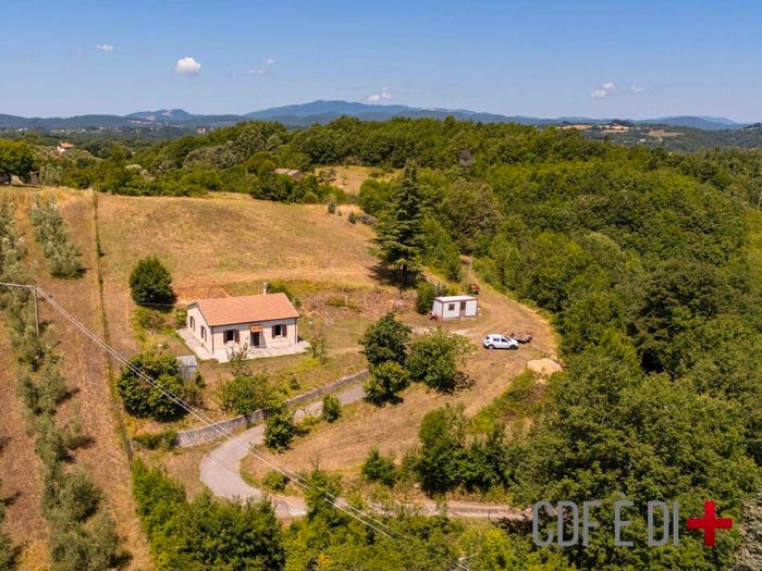 Casa trilocale in vendita in Via Turanense, Rocca Sinibalda