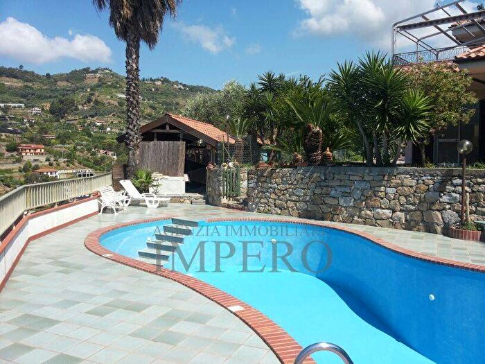 Casa con 6 locali in vendita in Vallecrosia
