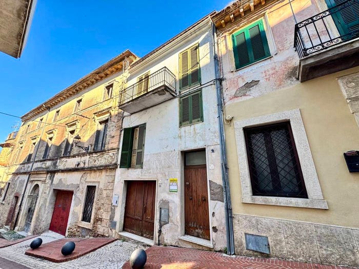 Casa con 6 locali in vendita in Via Umberto I, Centro, Torrice