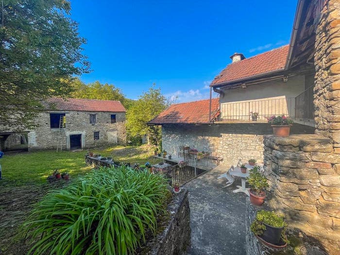 Casa con 6 locali in vendita in Località Bergamaschi, Bergolo