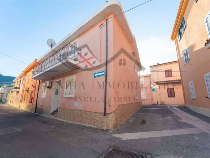 Casa con 6 locali in vendita in via iglesias, Centro, Torpè