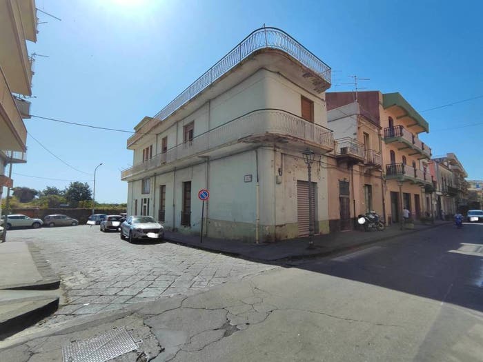 Appartamento con 6 locali in vendita in Via Rifiano, Centro, Aci Catena