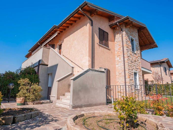 Appartamento trilocale in vendita in Via Giuseppe De Vittorio, Rezzato