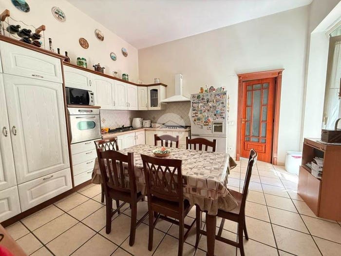 Appartamento con 5 locali in vendita in Via Giovanni Brombeis, Monte Santo, Napoli