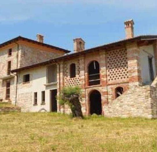 Casa con 6 locali in vendita in Centro, Agazzano