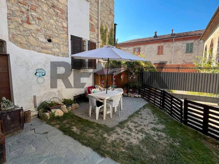 Casa con 6 locali in vendita in Via Oberdan, Rivalta Bormida