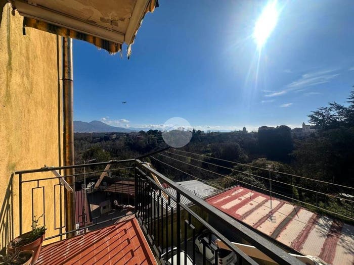 Appartamento trilocale in vendita in Via Umberto Zanotti Bianco, Ponti Rossi, Napoli