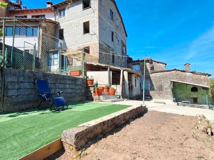 Casa con 6 locali in vendita in Bagni di Lucca