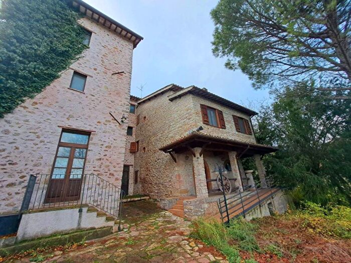 Casa con 6 locali in vendita in Strada Provinciale di Montemartano, Uncinano Monti Martani, Spoleto