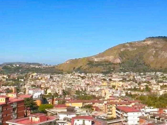 Appartamento con 5 locali in vendita in via CILEA, Vomero, Napoli