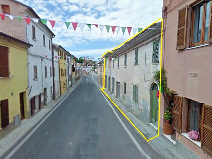 Casa con 6 locali in vendita in Via Roma, Barchi, Terre Roveresche