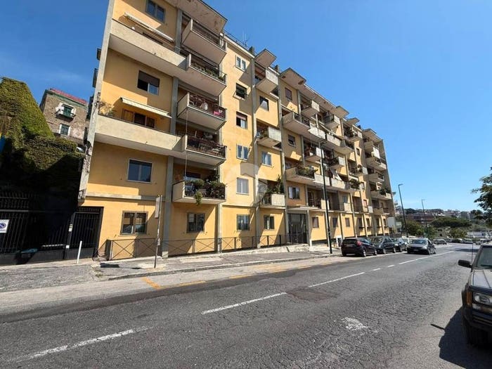 Appartamento con 5 locali in vendita in Via Michelangelo da Caravaggio, Fuorigrotta, Napoli