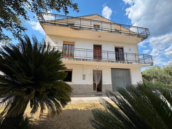 Casa con 6 locali in vendita in Via Mandrelle, Colfelice