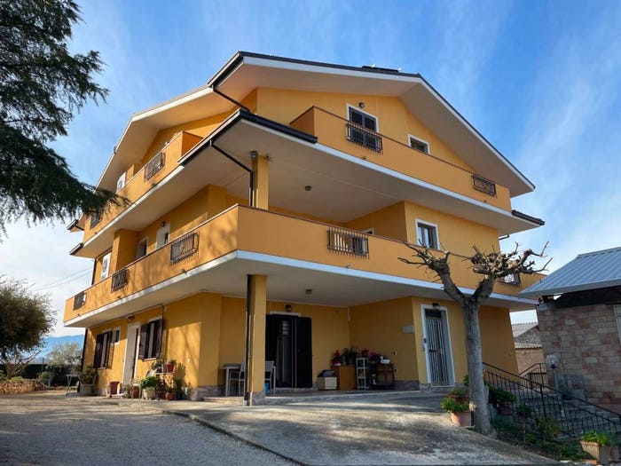 Appartamento con 6 locali in vendita in Via Tiburtina Valeria, Manoppello