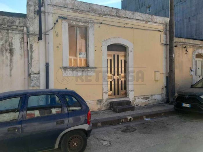 Appartamento con 5 locali in vendita in Floridia