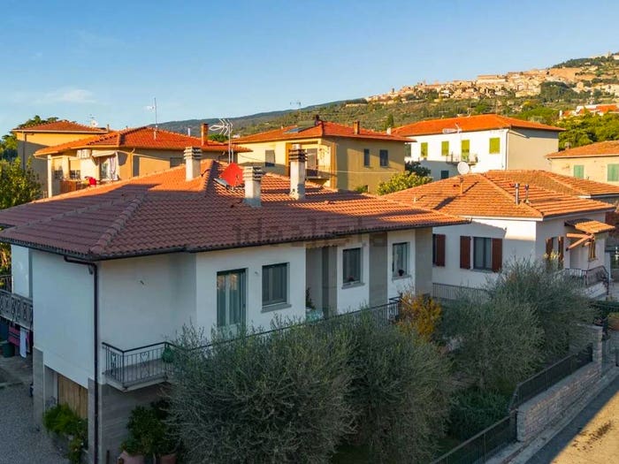 Casa con 6 locali in vendita in Via Lauretana, Camucia Monsigliolo, Cortona