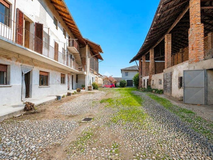 Casa con 6 locali in vendita in Via roma, Ghislarengo