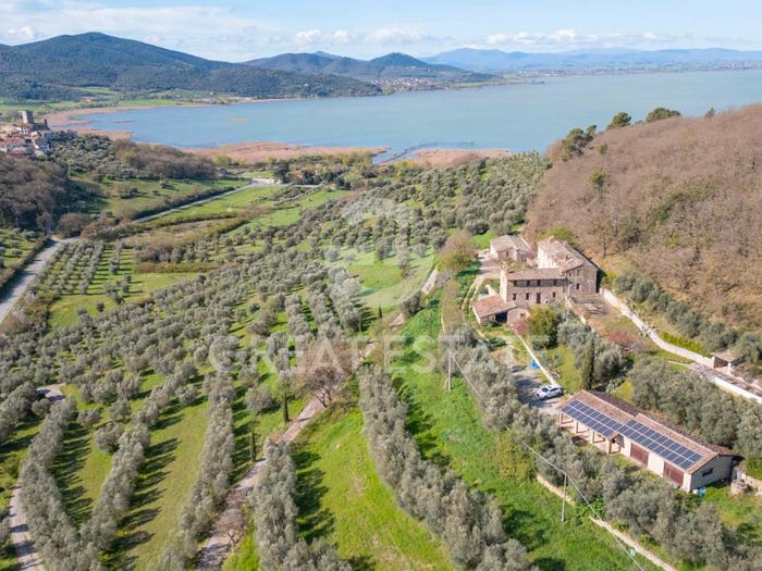 Casa con 6 locali in vendita in Strada Regionale, Magione