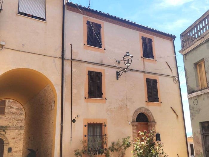 Casa con 6 locali in vendita in Via Camillo Benso di Cavour, Centro, Massignano
