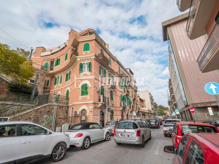 Appartamento quadrilocale in vendita in Gradinata S Gregorio, Centro Storico, Messina
