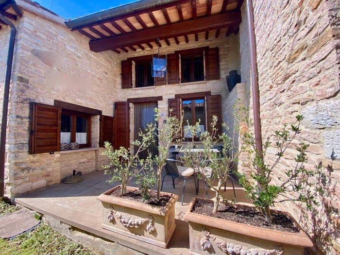 Casa con 6 locali in vendita in Cagli