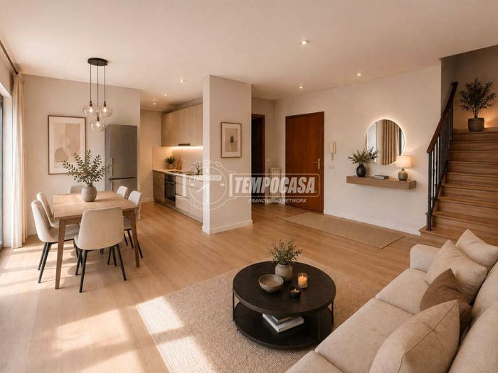 Appartamento quadrilocale in vendita in Via Francesco Montanari, Centro, Mirandola