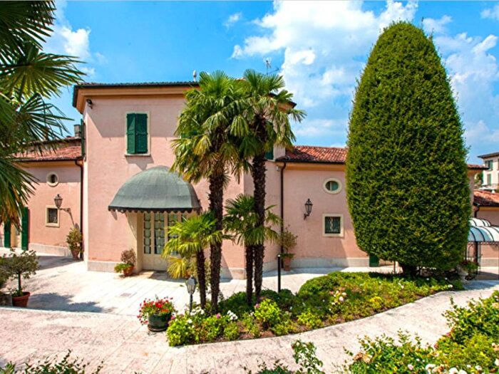 Casa quadrilocale in vendita in Piazza Martiri della Libertà, Centro, Cellatica
