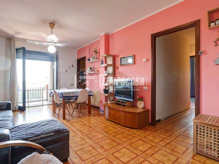 Appartamento quadrilocale in vendita in Via Giovanni Giolitti, Centro, Castano Primo