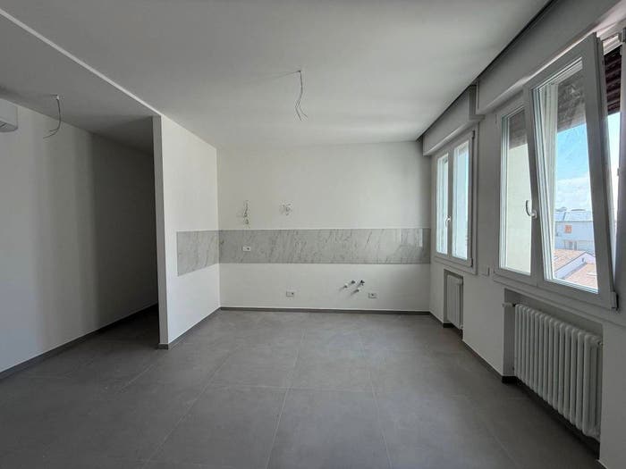 Appartamento con 6 locali in vendita in VIA FREGNI, Sant'Agnese Università, Modena
