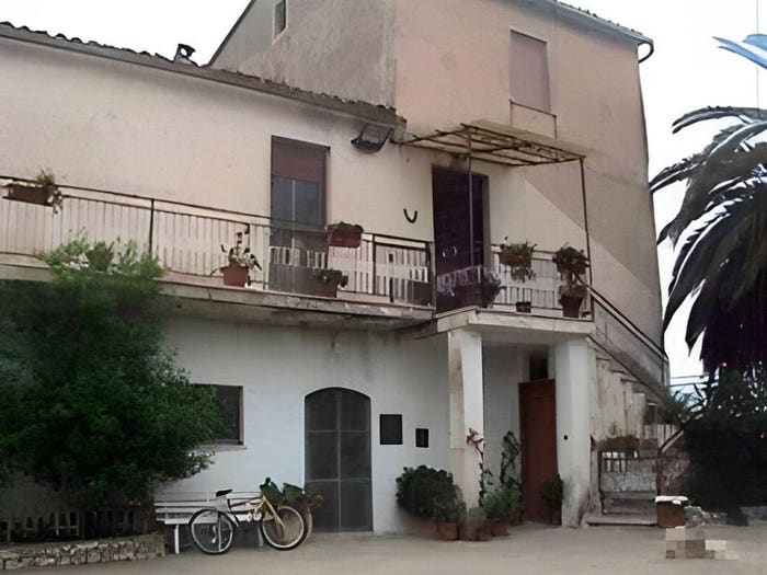 Casa con 6 locali in vendita in Donnici Inferiore CS Italia, Donnici, Cosenza