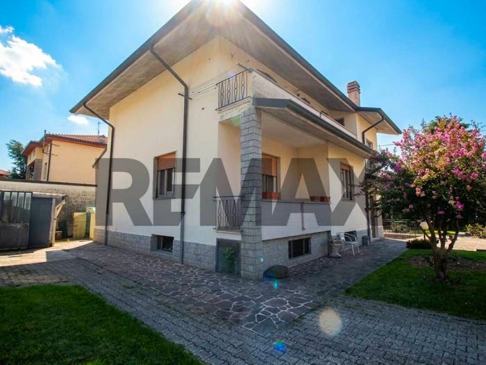 Appartamento quadrilocale in vendita in via trieste, Centro, Bonate Sopra