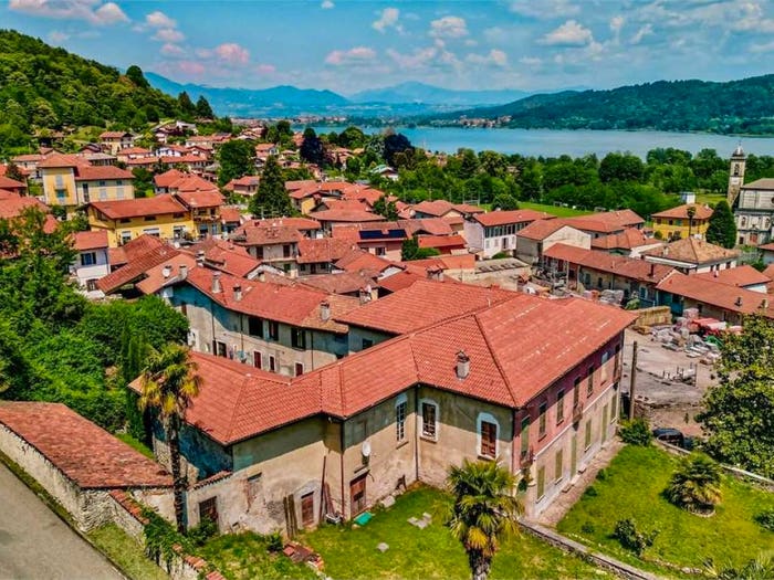 Casa con 6 locali in vendita in Piazza della croce, Mercallo